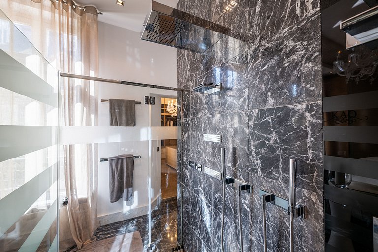 Par016 - Luxury 9 bedroom mansion in Paris 16