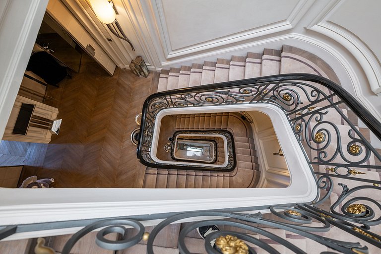 Par016 - Luxury 9 bedroom mansion in Paris 16
