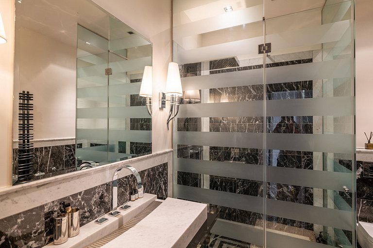 Par016 - Luxury 9 bedroom mansion in Paris 16