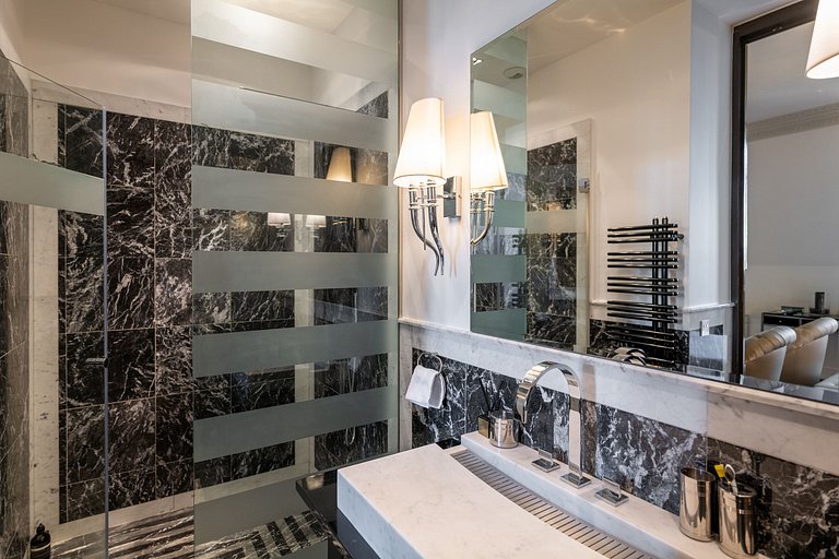 Par016 - Luxury 9 bedroom mansion in Paris 16