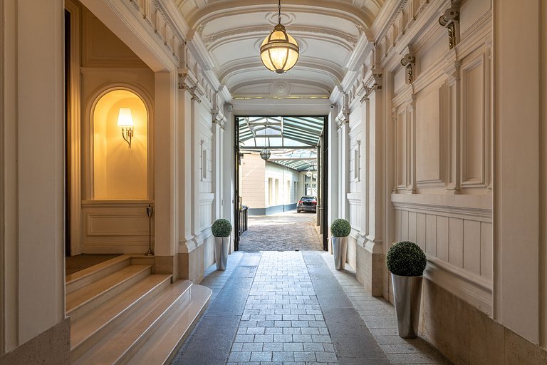 Par016 - Luxury 9 bedroom mansion in Paris 16