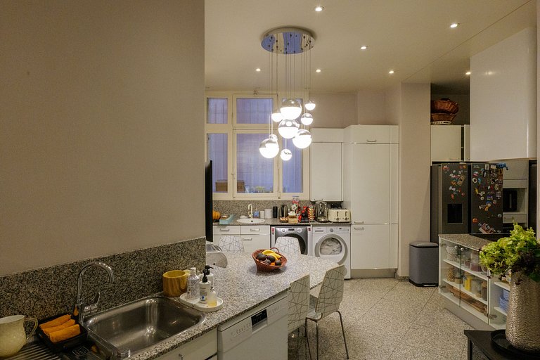 Par245 - 4 bedroom apartment in Walter Building