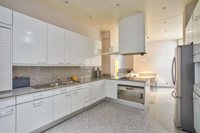 Par245 - 4 bedroom apartment in Walter Building