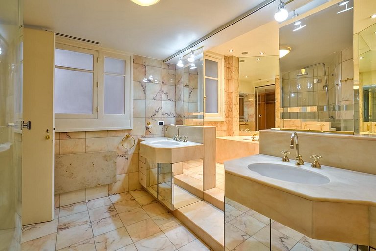 Par245 - Appartement de 4 chambres à Auteuil