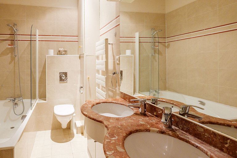 Par183 - Appartement de 4 chambres