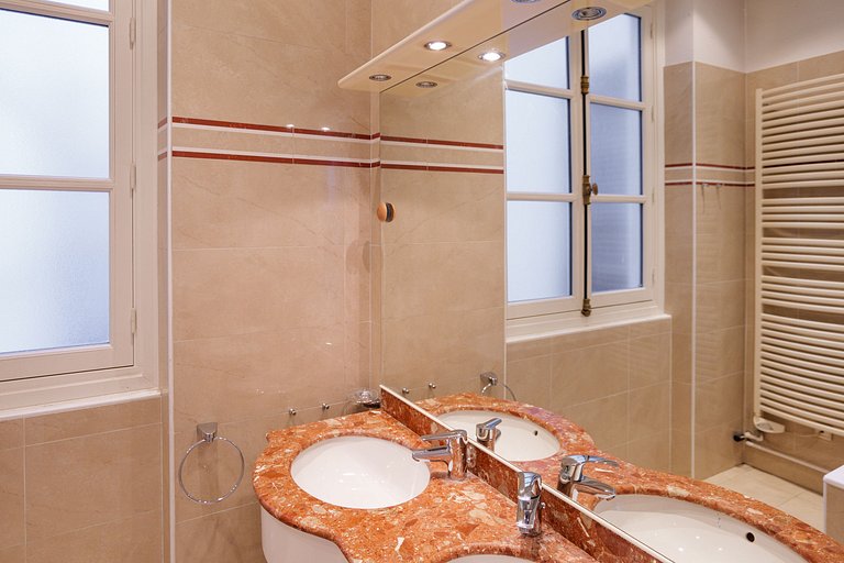 Par183 - Appartement de 4 chambres