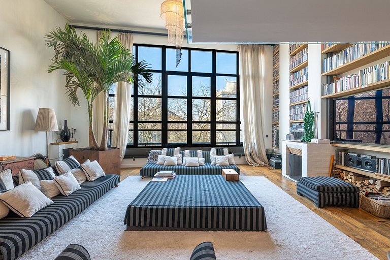 Par056 - Opulent townhouse with rooftop