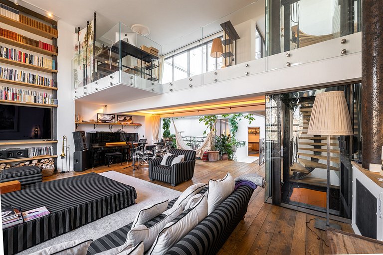Par056 - Opulent townhouse with rooftop