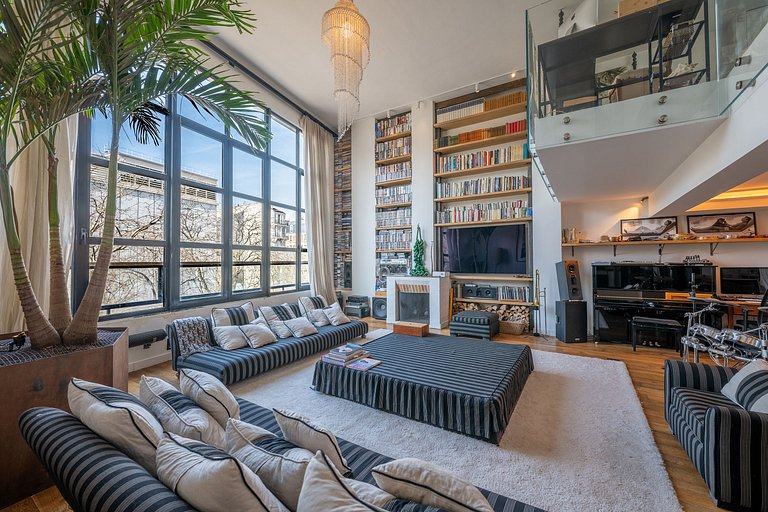 Par056 - Opulent townhouse with rooftop