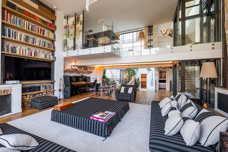 Par056 - Opulent townhouse with rooftop