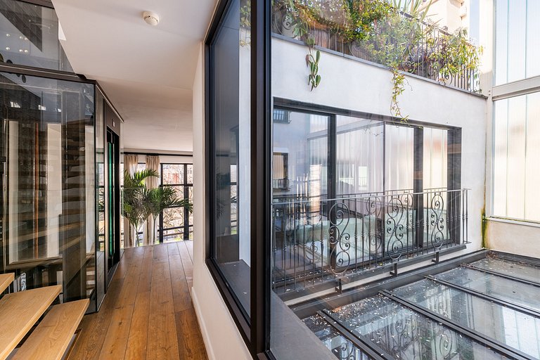 Par056 - Opulent townhouse with rooftop