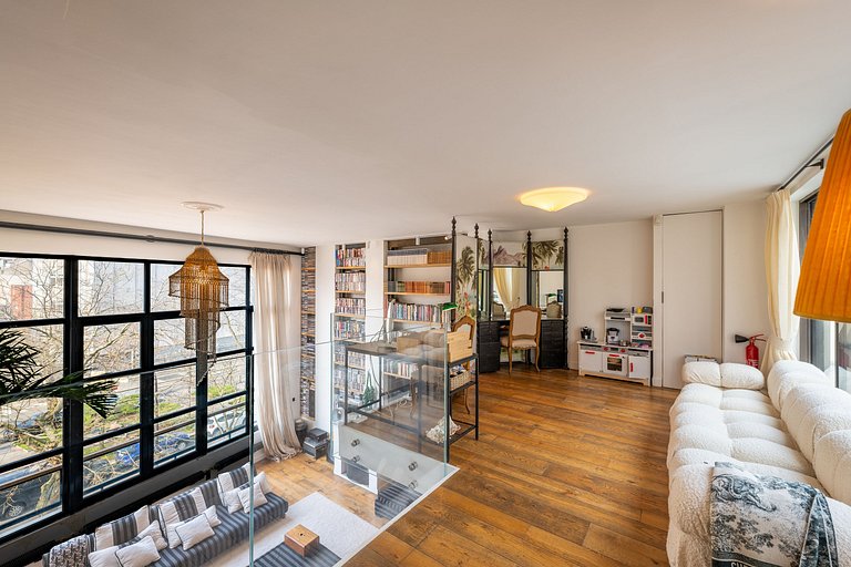 Par056 - Opulent townhouse with rooftop