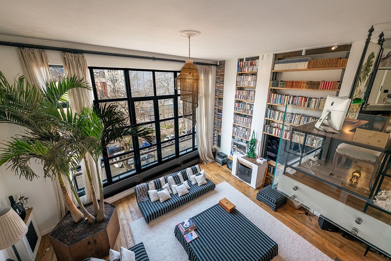 Par056 - Opulent townhouse with rooftop