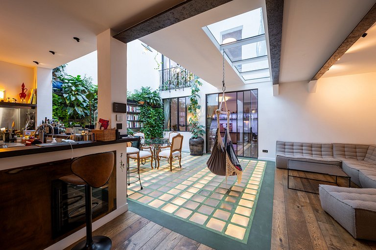 Par056 - Opulent townhouse with rooftop