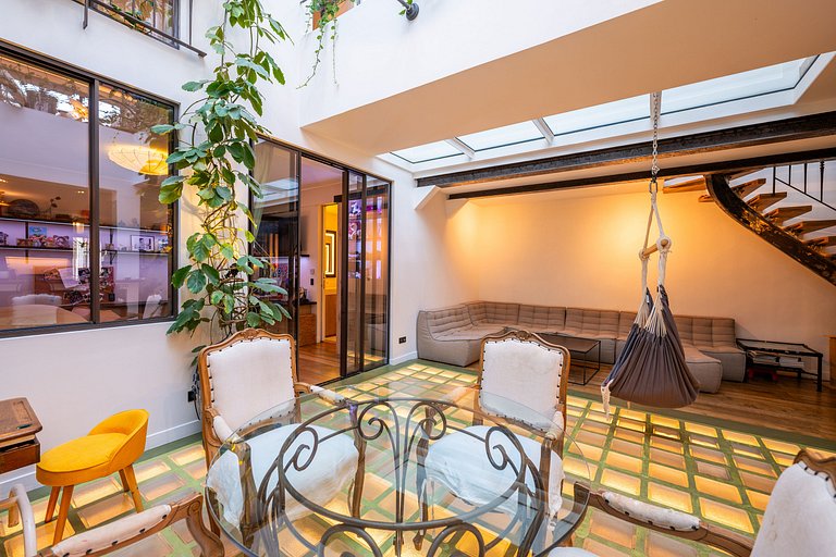 Par056 - Opulent townhouse with rooftop