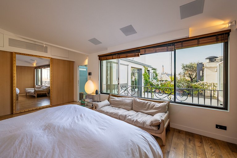 Par056 - Opulent townhouse with rooftop