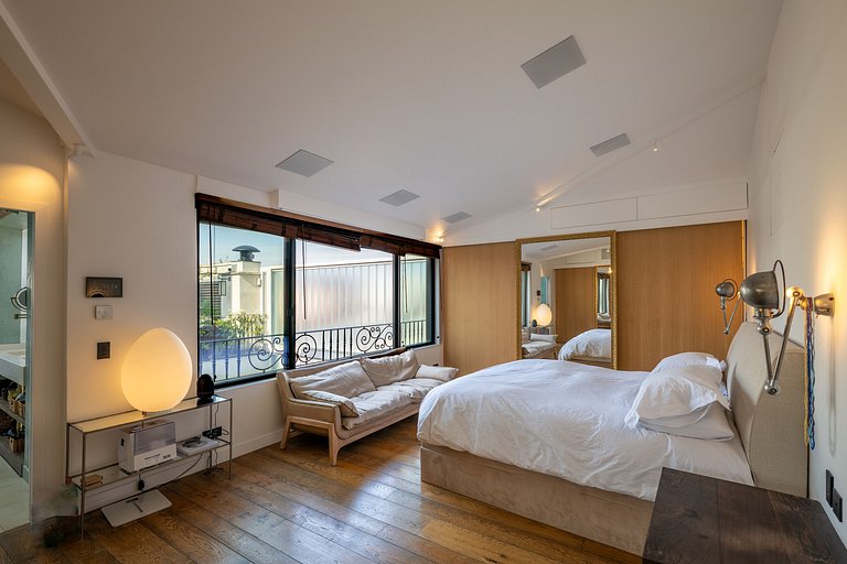 Par056 - Opulent townhouse with rooftop