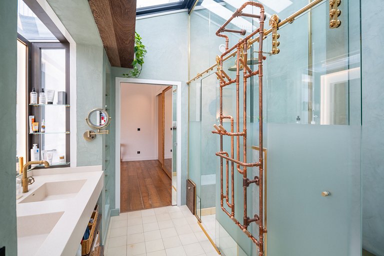 Par056 - Opulent townhouse with rooftop