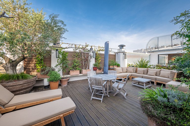 Par056 - Opulent townhouse with rooftop