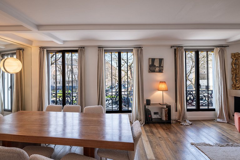 Par056 - Opulent townhouse with rooftop