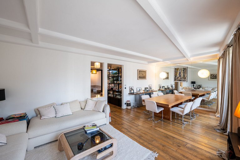 Par056 - Opulent townhouse with rooftop