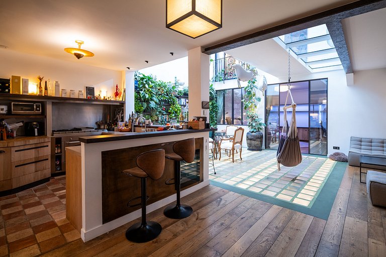 Par056 - Opulent townhouse with rooftop