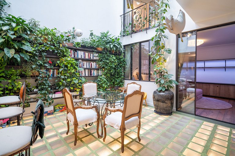 Par056 - Opulent townhouse with rooftop