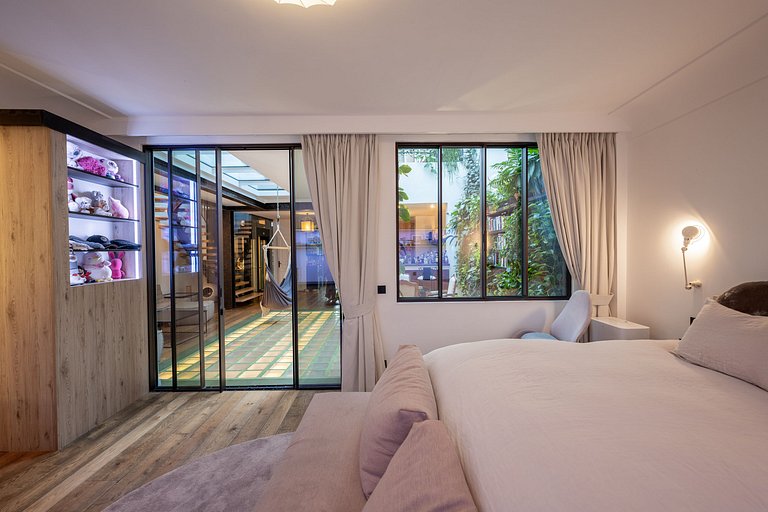 Par056 - Opulent townhouse with rooftop
