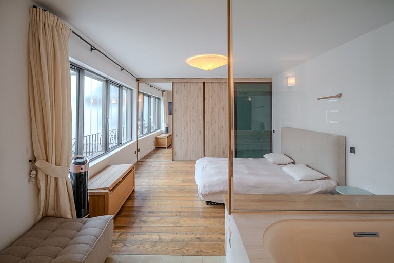 Par056 - Opulent townhouse with rooftop