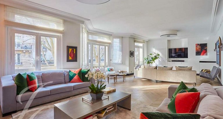 Par026 - Apartamento de 4 quartos no 7º distrito