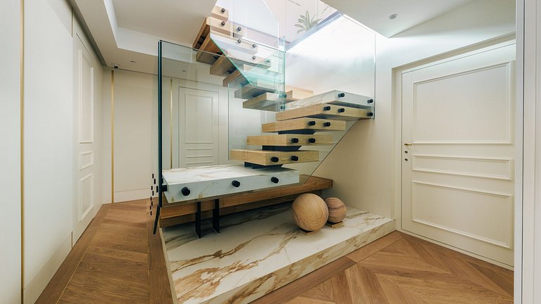 Par096 - Luxury penthouse on Avenue Montaigne