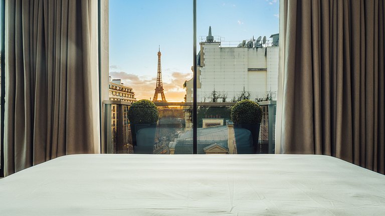 Par096 - Luxury penthouse on Avenue Montaigne