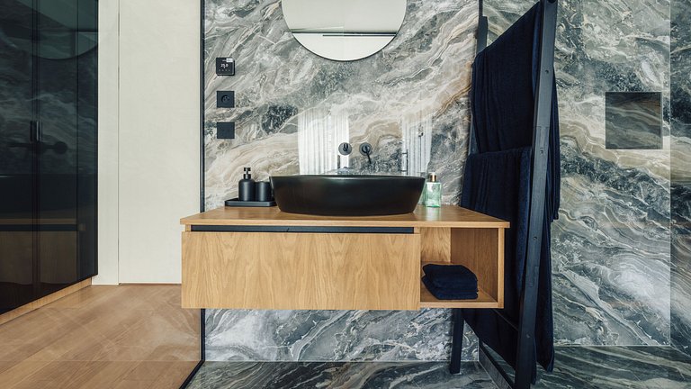 Par096 - Luxury penthouse on Avenue Montaigne