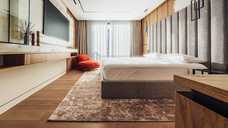 Par096 - Luxury penthouse on Avenue Montaigne