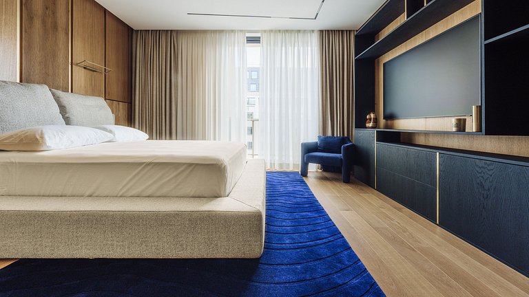 Par096 - Luxury penthouse on Avenue Montaigne