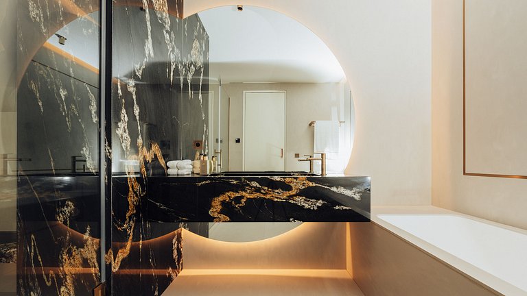 Par096 - Luxury penthouse on Avenue Montaigne