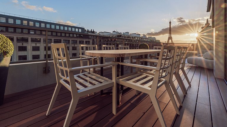 Par096 - Luxury penthouse on Avenue Montaigne