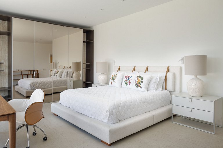 Rio001 - Exclusive Beachfront Penthouse in Copacabana for Sa