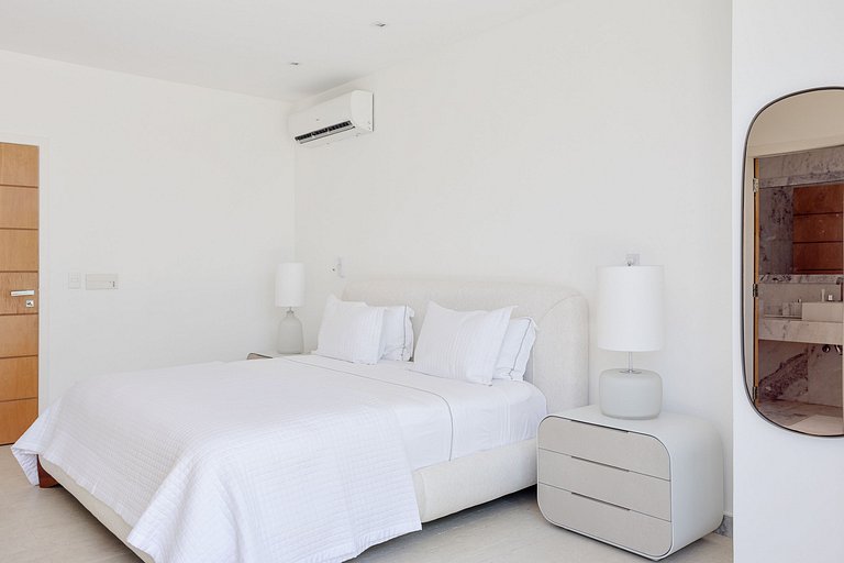 Rio001 - Exclusive Beachfront Penthouse in Copacabana for Sa
