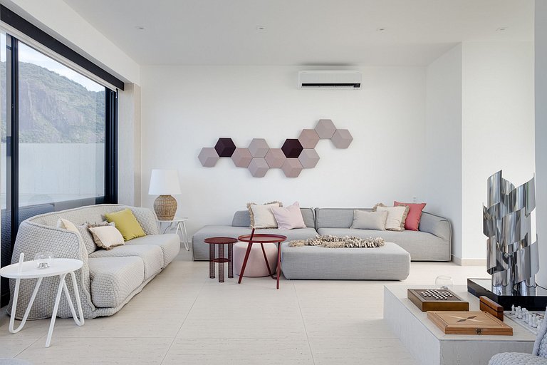 Rio001 - Exclusive Beachfront Penthouse in Copacabana for Sa