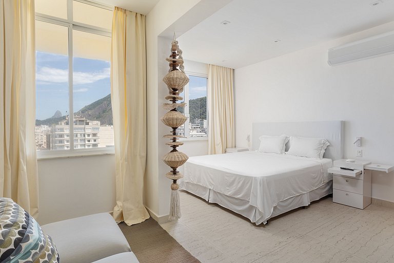Rio001 - Exclusive Beachfront Penthouse in Copacabana for Sa