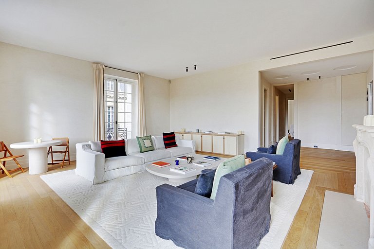Par136 - 2 bedroom apartment with views
