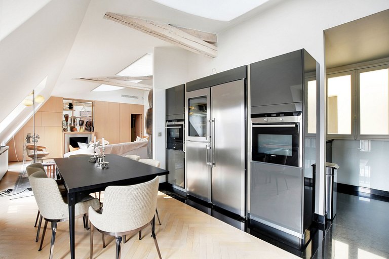 Par253 - Appartement de 2 chambres sur George V.