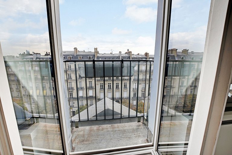 Par253 - 2 bedrooms apartment on George V