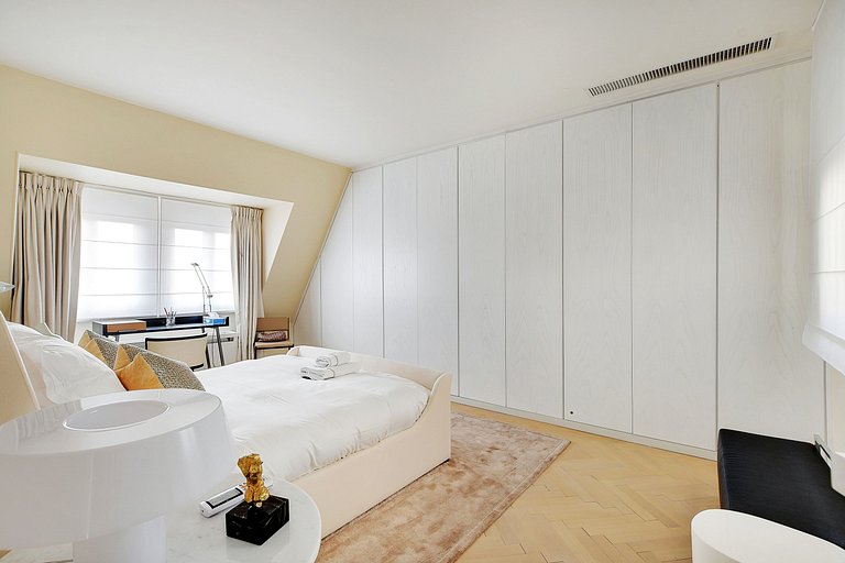 Par253 - Apartamento de 2 quartos em George V.