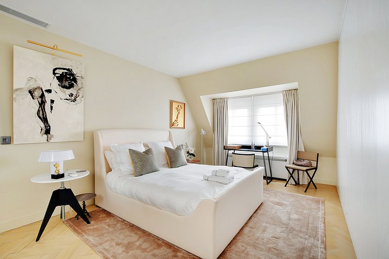 Par253 - 2 bedrooms apartment on George V