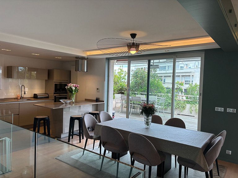 Par228 - Penthouse de 4 chambres à Muette
