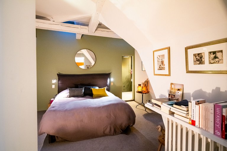 Par087 - Amazing Parisian penthouse with rooftop