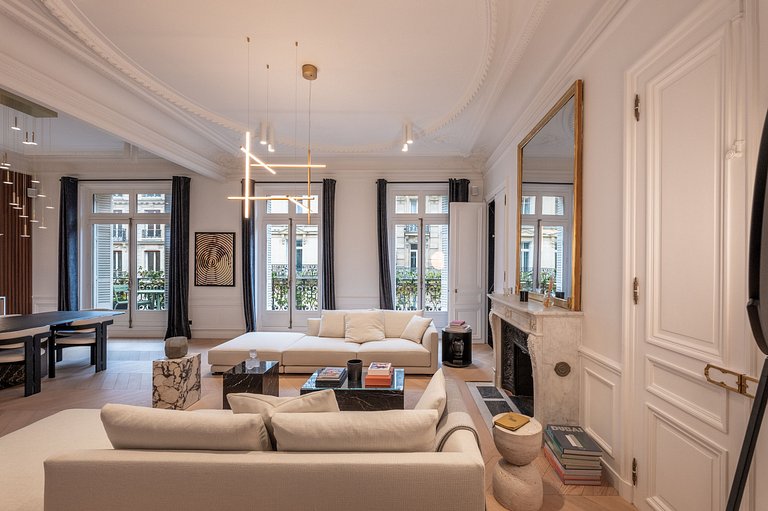Par073 - Luxury apartment in Palais Royal