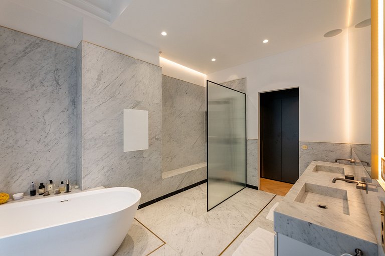 Par073 - Luxury apartment in Palais Royal